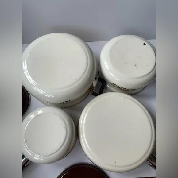 SOLD//Vintage 1970s Sears “Merry Mushroom” Pots and Pans, Set of 4 - Picture 7 of 10